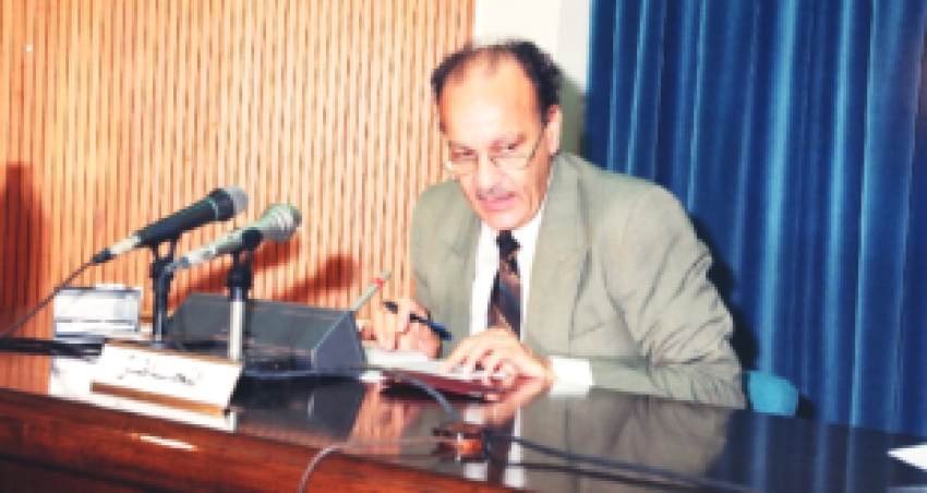 “إعادة تنظيم الدولة ومشاكل البناء الديمقراطي” مقال للمستشار البشري